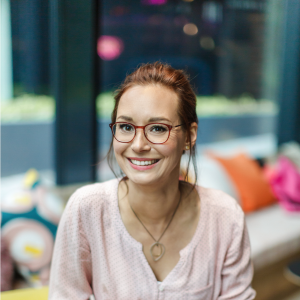 Alina Ting ist im Bereich Employer Branding Consulting tätig mit Schwerpunkt Recruiting