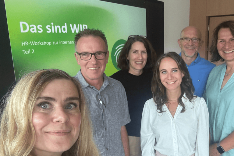 •Kurzinfo zu Dir 1-2 zentrale Infosätze •Kurzinfo zum Unternehmen Name, Branche, Gründungsjahr, MA-Anzahl, Sitz-23 Zusammen mit dem AVU Projektteam