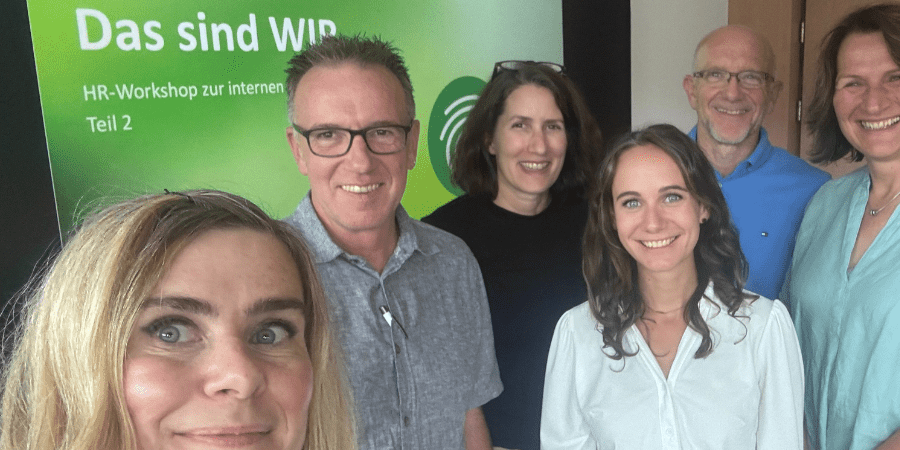 •Kurzinfo zu Dir 1-2 zentrale Infosätze •Kurzinfo zum Unternehmen Name, Branche, Gründungsjahr, MA-Anzahl, Sitz-23 Zusammen mit dem AVU Projektteam